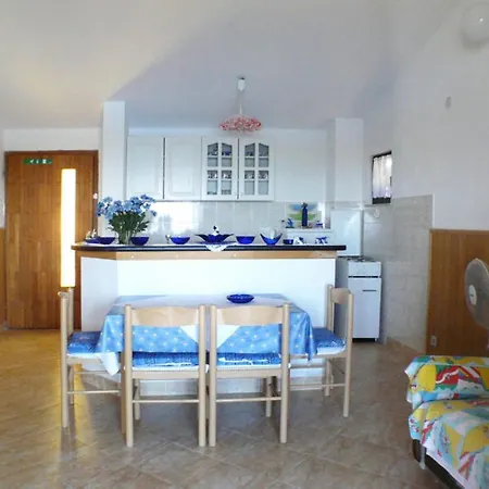 A 2 - Near With Terrace And The Sea View Apartamento Blato (Korcula)